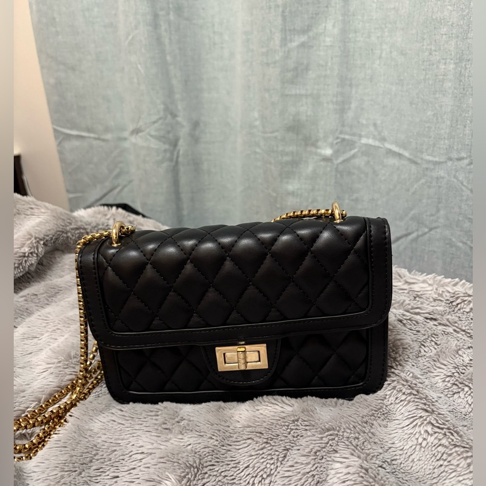 Elegant Black Quilted Chain Bag